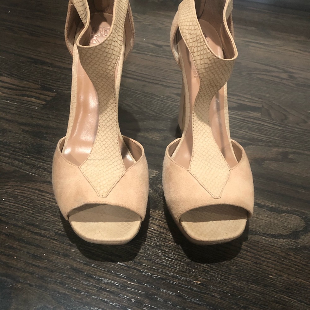 Nude 5” platform heels - women’s size 11